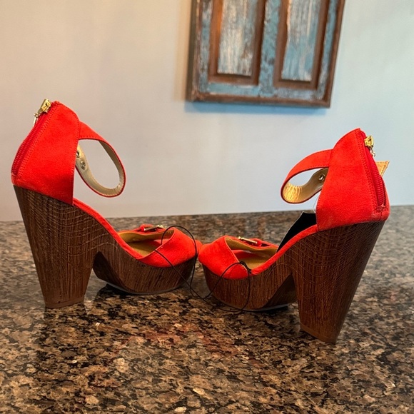 G by Guess Red Platform Heels NWT 10 - Picture 4 of 11
